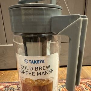 Cold brew coffee maker